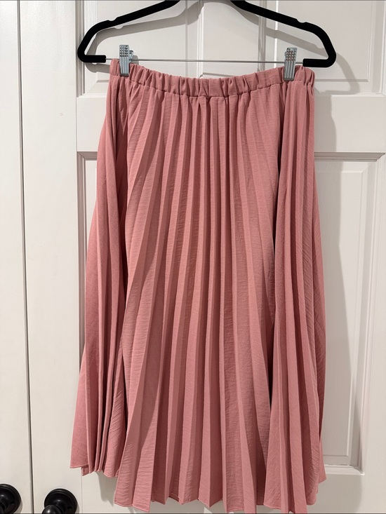 eesome Dresses & Skirts - Pleated Midi Skirt in Dusty Rose